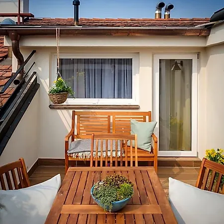 Nest By Adrez Apartment